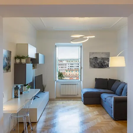 Colosseo Modern By In Apartment
