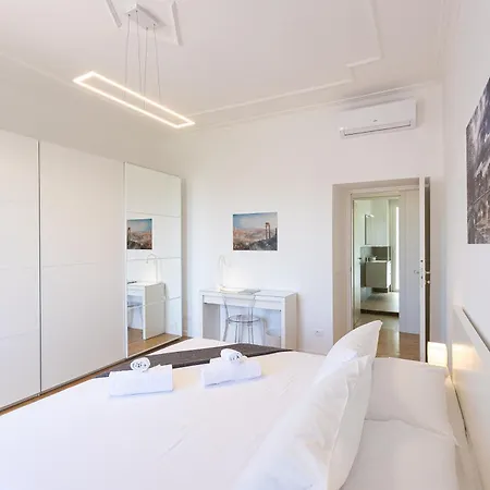 Colosseo Modern By In Apartment