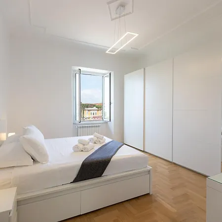 Apartment Colosseo Modern By In *