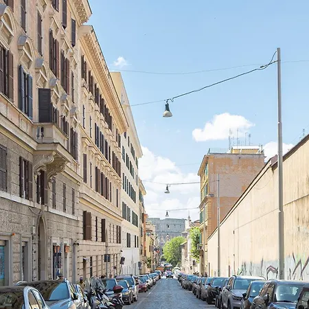 Colosseo Modern By In Apartment